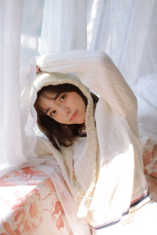 美女被虐脚
